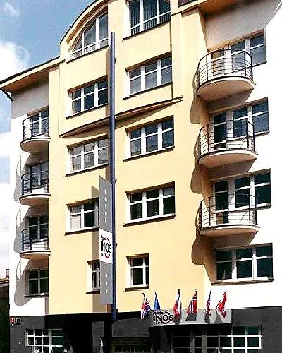 Inos Praag